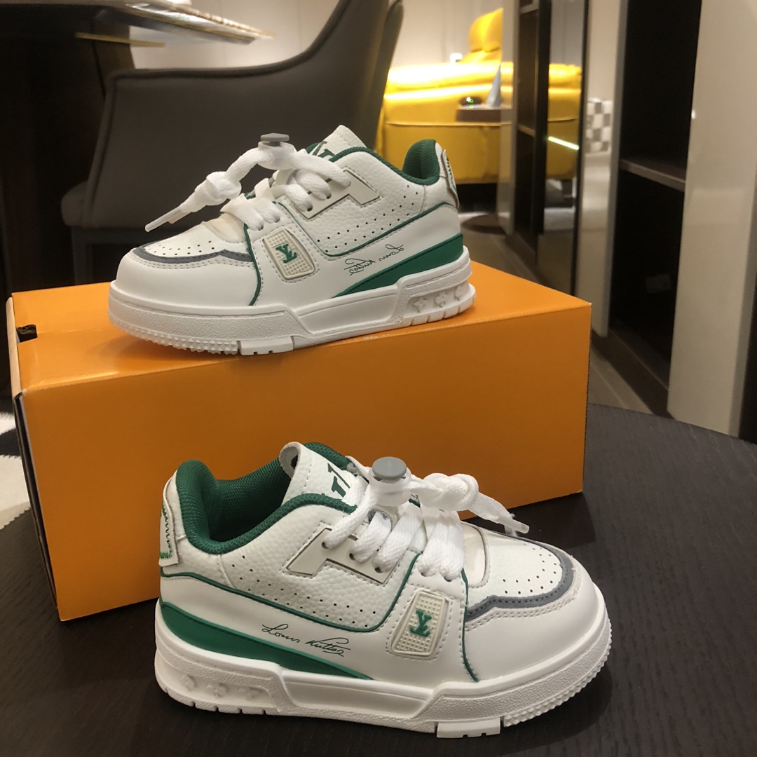 Children's shoes child